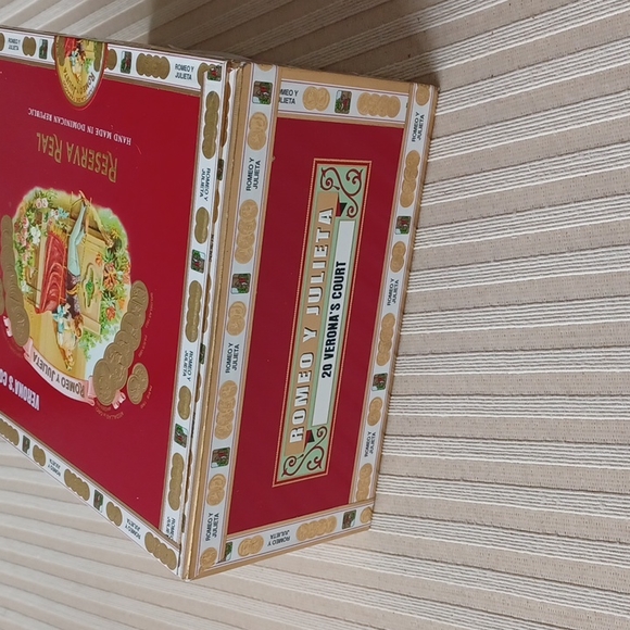 Romeo Y Julieta Empty Wood Cigar Box - Picture 4 of 10